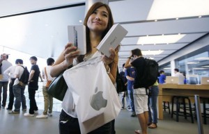 Après 3 mois de commercialisation, l'iPhone 5 arrive chez les revendeurs premium d'Apple.